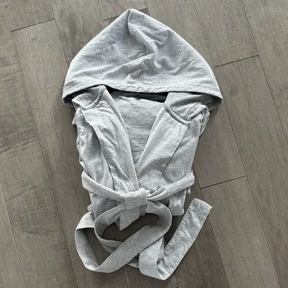 Men's Silver Hooded Robe - Picture 7 of 7